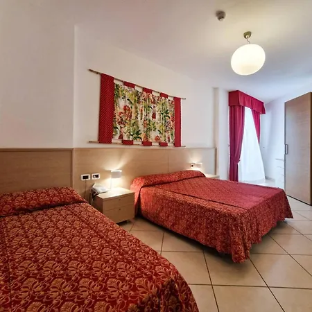 Poolside Retreat With Terrace And Apartmán Bibione
