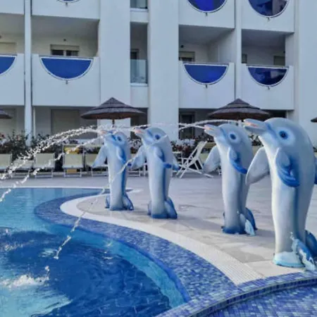 Apartmán Poolside Retreat With Terrace And